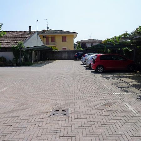 Residenza Il Giglio Bed & Breakfast Mozzecane ภายนอก รูปภาพ