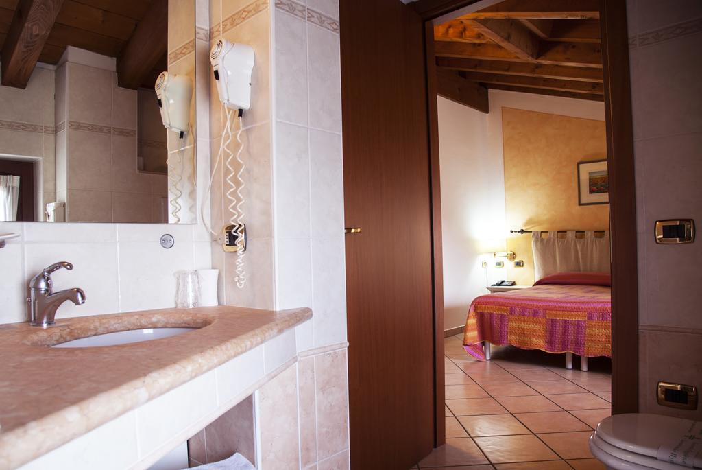 Residenza Il Giglio Bed & Breakfast Mozzecane ภายนอก รูปภาพ