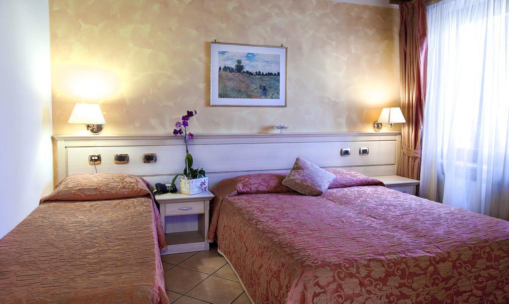 Residenza Il Giglio Bed & Breakfast Mozzecane ภายนอก รูปภาพ